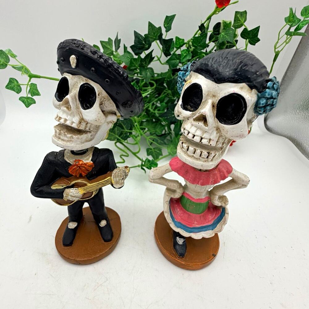 Day of the Dead Mexican Skeleton Couple Figurines Set 2 Mariachi & Dancer